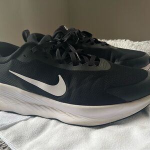 Nike Black and White Promina  Walking Shoes